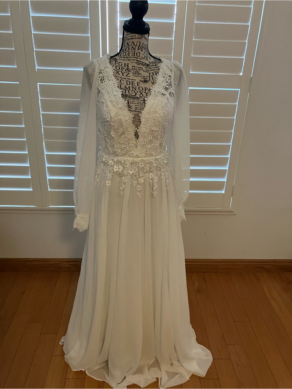 SHEIN Ivory Lace Bodice Long Sleeve Bridal Gown, White, Size Small ( 4 ), NEW